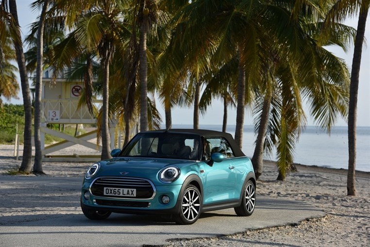 ALWAYS ON THE SUNNY SIDE: THE NEW MINI CONVERTIBLE. 